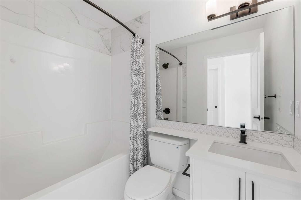 3104-3727 Sage Hill Drive Nw, Calgary, AB - Indoor Photo Showing Bathroom