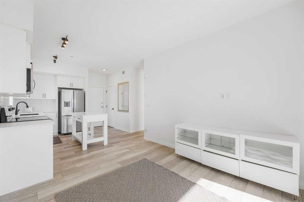 3104-3727 Sage Hill Drive Nw, Calgary, AB - Indoor Photo Showing Kitchen With Upgraded Kitchen