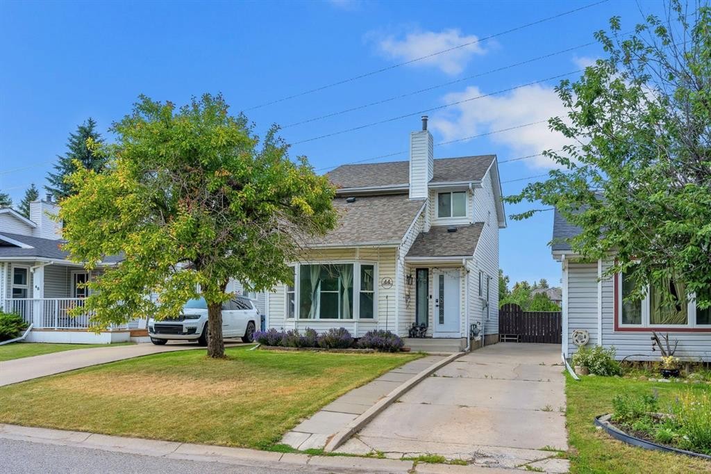 44 Strathclair Rise Sw, Calgary, AB - Outdoor With Facade