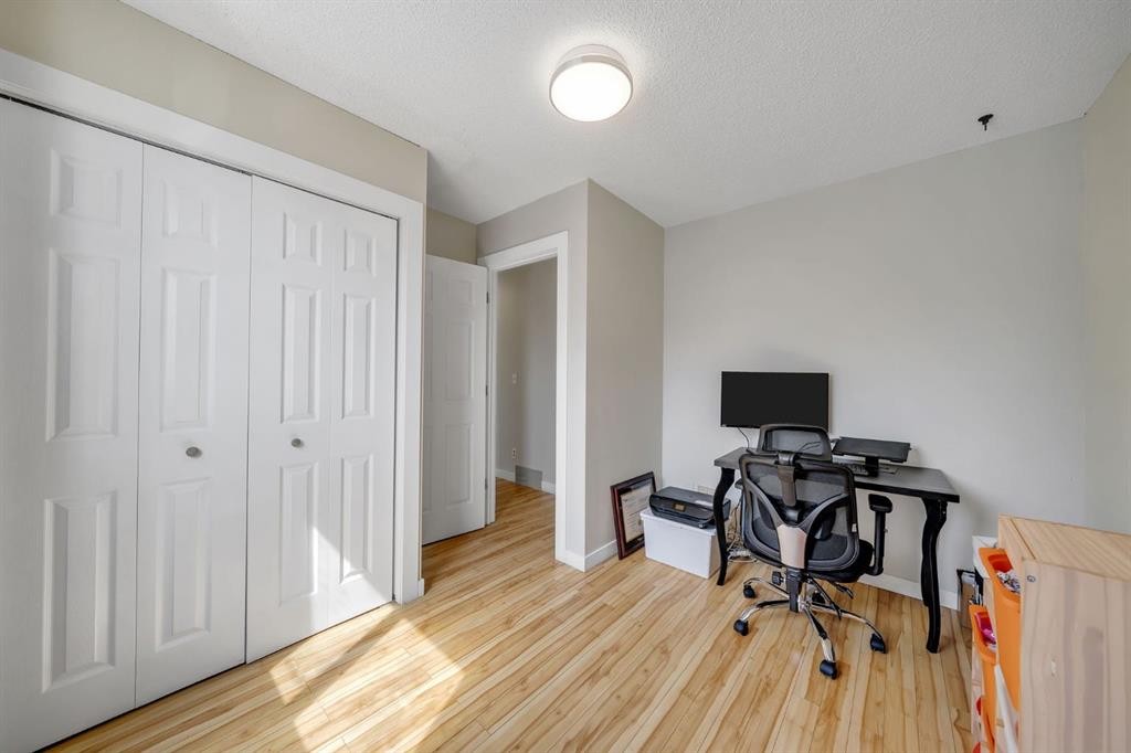 44 Strathclair Rise Sw, Calgary, AB - Indoor Photo Showing Office