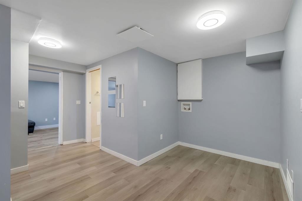 44 Strathclair Rise Sw, Calgary, AB - Indoor Photo Showing Other Room