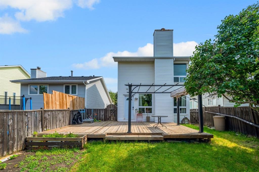 44 Strathclair Rise Sw, Calgary, AB - Outdoor With Deck Patio Veranda