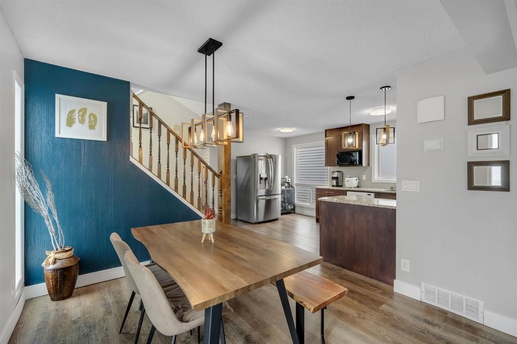 44 Strathclair Rise Sw, Calgary, AB - Indoor Photo Showing Dining Room