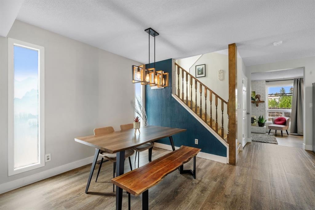 44 Strathclair Rise Sw, Calgary, AB - Indoor Photo Showing Other Room