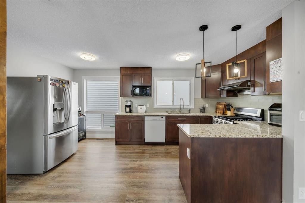 44 Strathclair Rise Sw, Calgary, AB - Indoor Photo Showing Kitchen With Stainless Steel Kitchen With Upgraded Kitchen