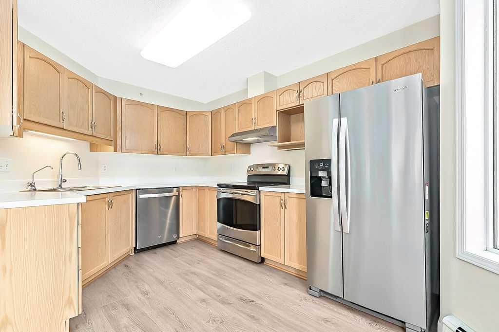 1103-1103 Hawksbrow Point Nw, Calgary, AB - Indoor Photo Showing Kitchen