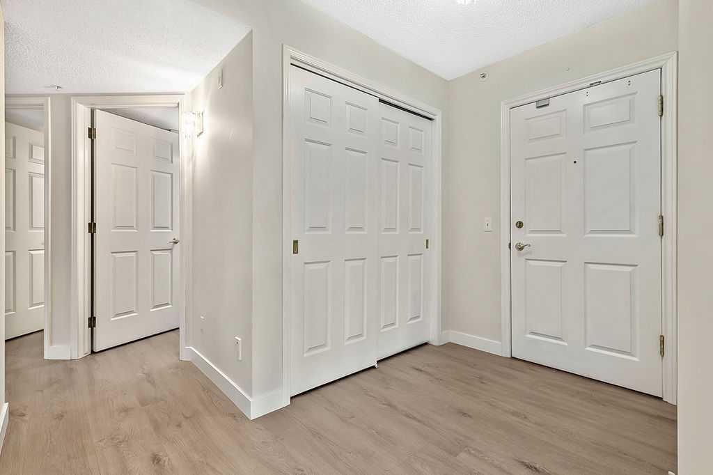 1103-1103 Hawksbrow Point Nw, Calgary, AB - Indoor Photo Showing Other Room