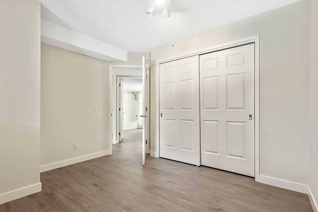 1103-1103 Hawksbrow Point Nw, Calgary, AB - Indoor Photo Showing Other Room