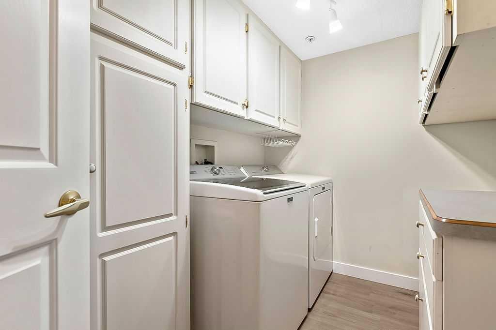 1103-1103 Hawksbrow Point Nw, Calgary, AB - Indoor Photo Showing Laundry Room