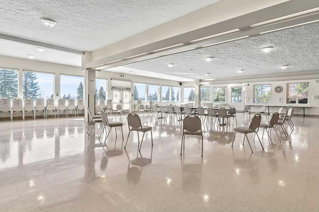 1103-1103 Hawksbrow Point Nw, Calgary, AB - Indoor Photo Showing Dining Room
