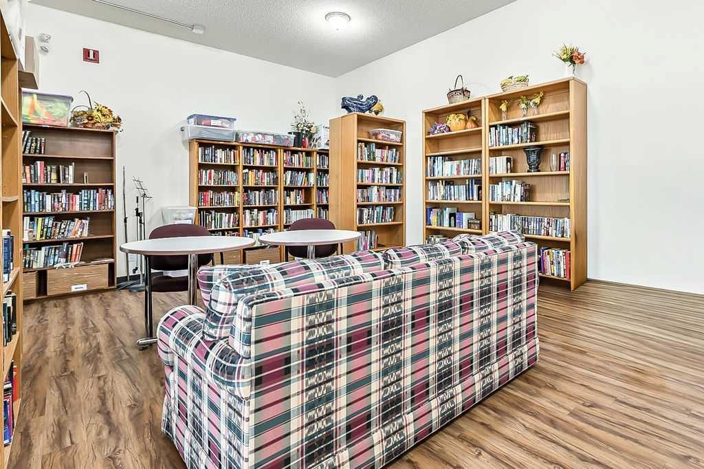 1103-1103 Hawksbrow Point Nw, Calgary, AB - Indoor