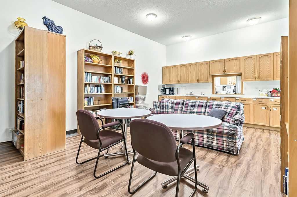 1103-1103 Hawksbrow Point Nw, Calgary, AB - Indoor