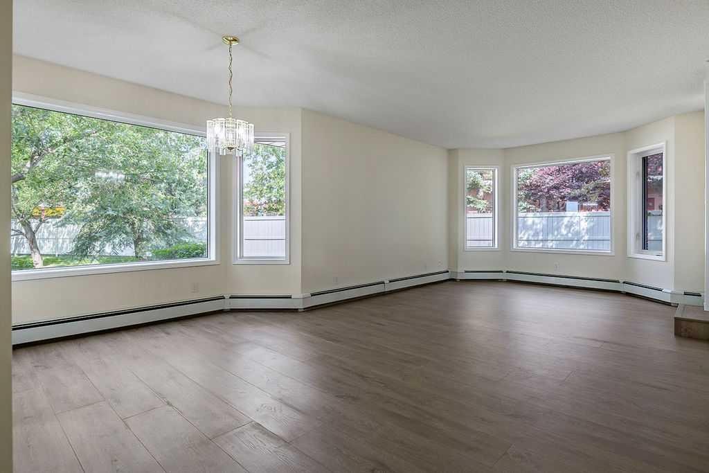 1103-1103 Hawksbrow Point Nw, Calgary, AB - Indoor Photo Showing Other Room