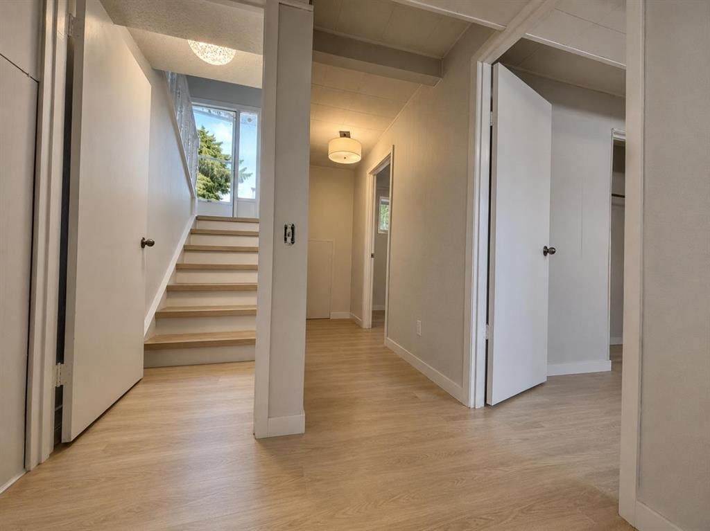 215 Penbrooke Way Se, Calgary, AB - Indoor Photo Showing Other Room