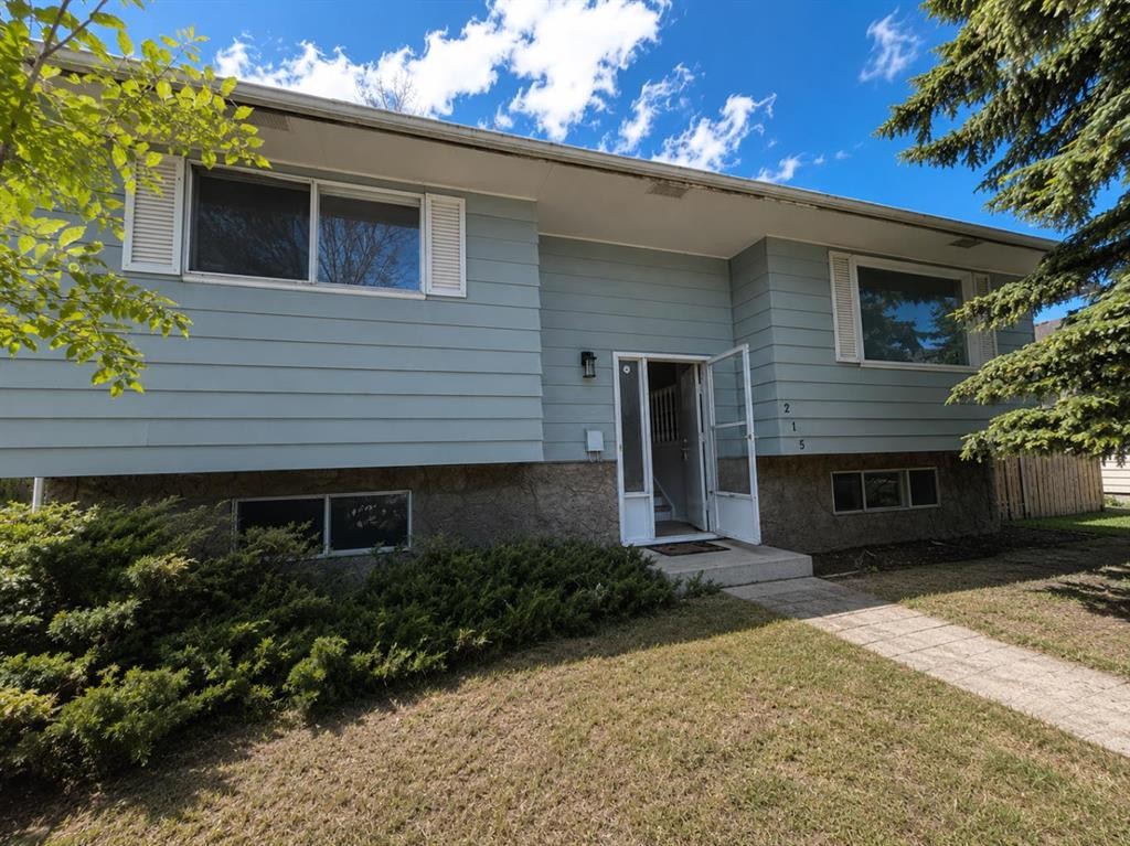 215 Penbrooke Way Se, Calgary, AB - Outdoor