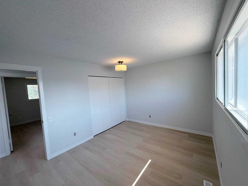 215 Penbrooke Way Se, Calgary, AB - Indoor Photo Showing Other Room
