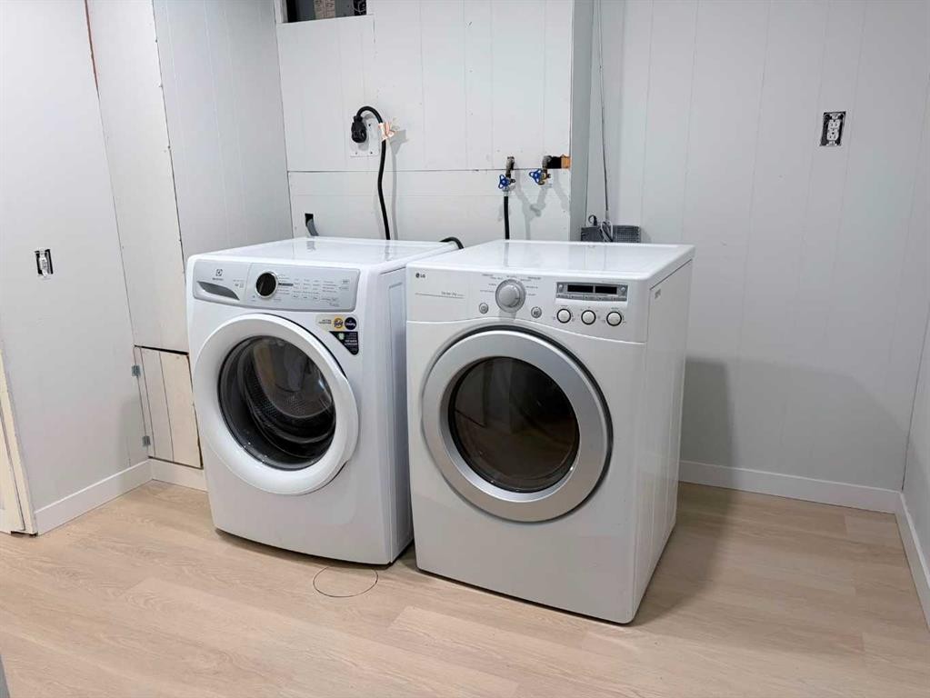215 Penbrooke Way Se, Calgary, AB - Indoor Photo Showing Laundry Room