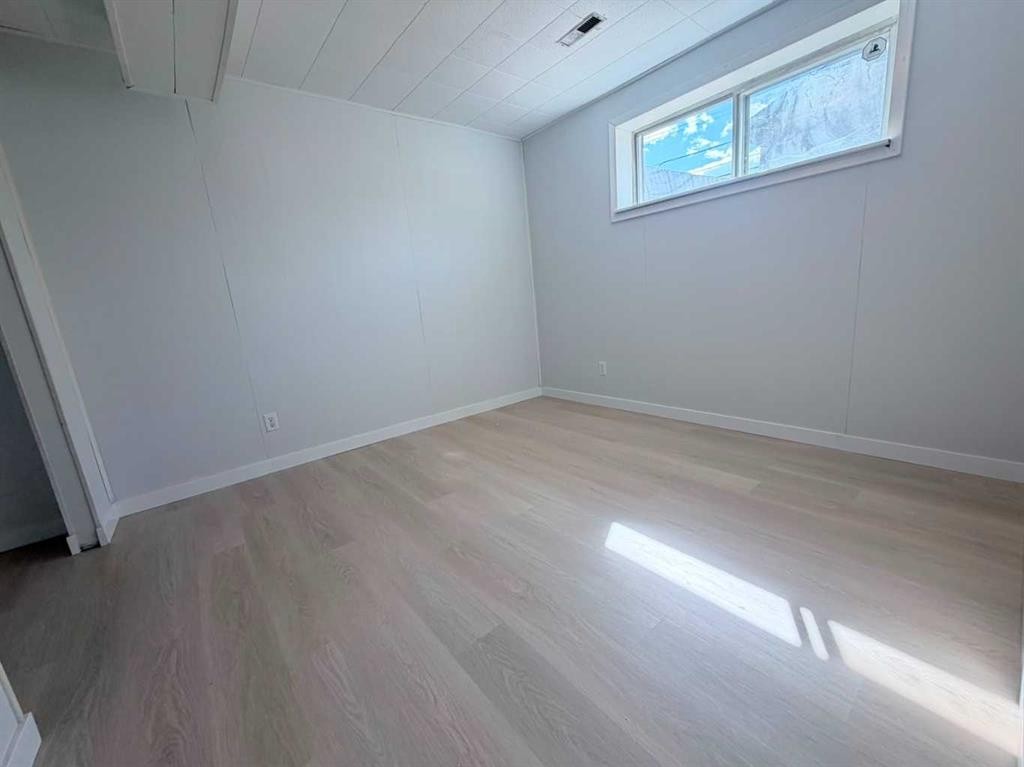 215 Penbrooke Way Se, Calgary, AB - Indoor Photo Showing Other Room