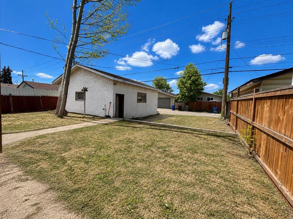 215 Penbrooke Way Se, Calgary, AB - Outdoor