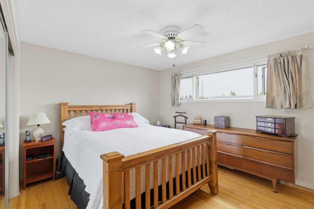 9511 Academy Drive Se, Calgary, AB - Indoor Photo Showing Bedroom