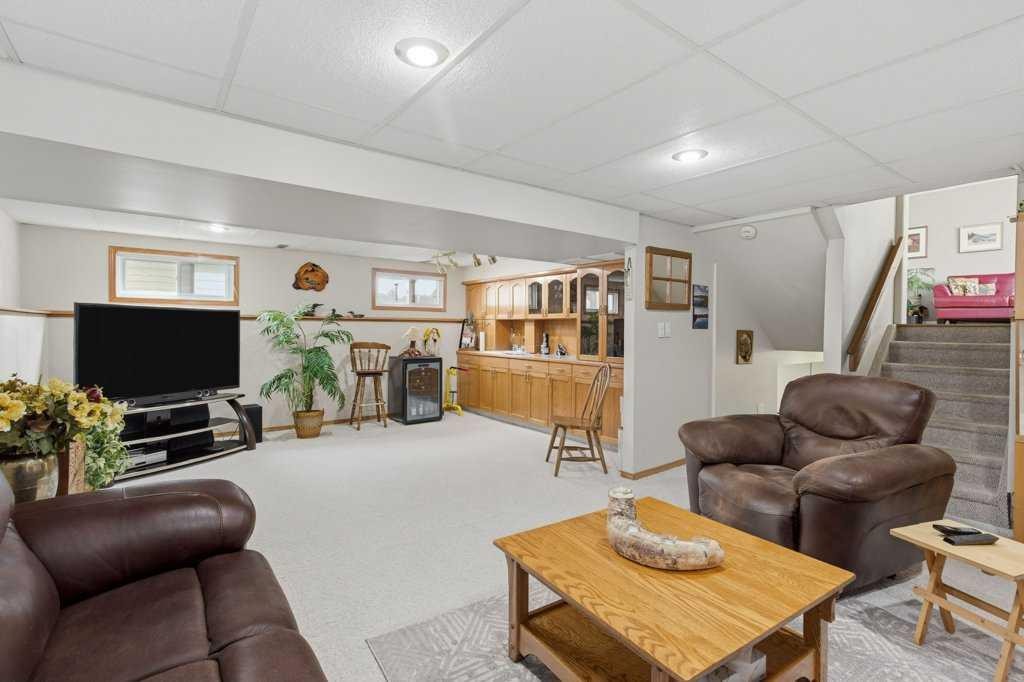9511 Academy Drive Se, Calgary, AB - Indoor