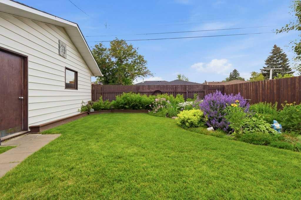 9511 Academy Drive Se, Calgary, AB - Outdoor