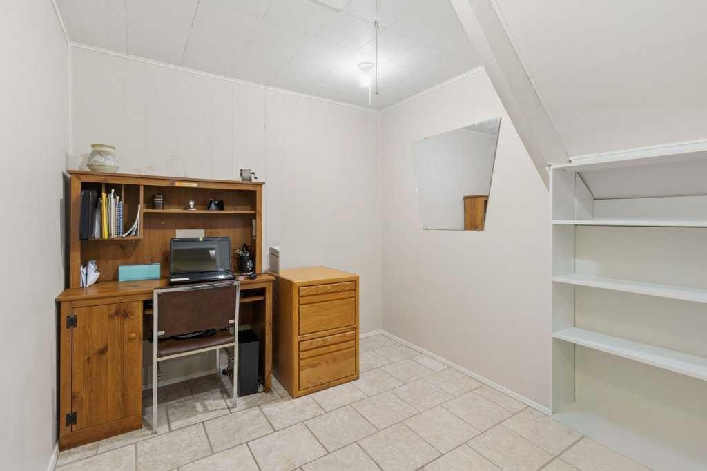 9511 Academy Drive Se, Calgary, AB - Indoor