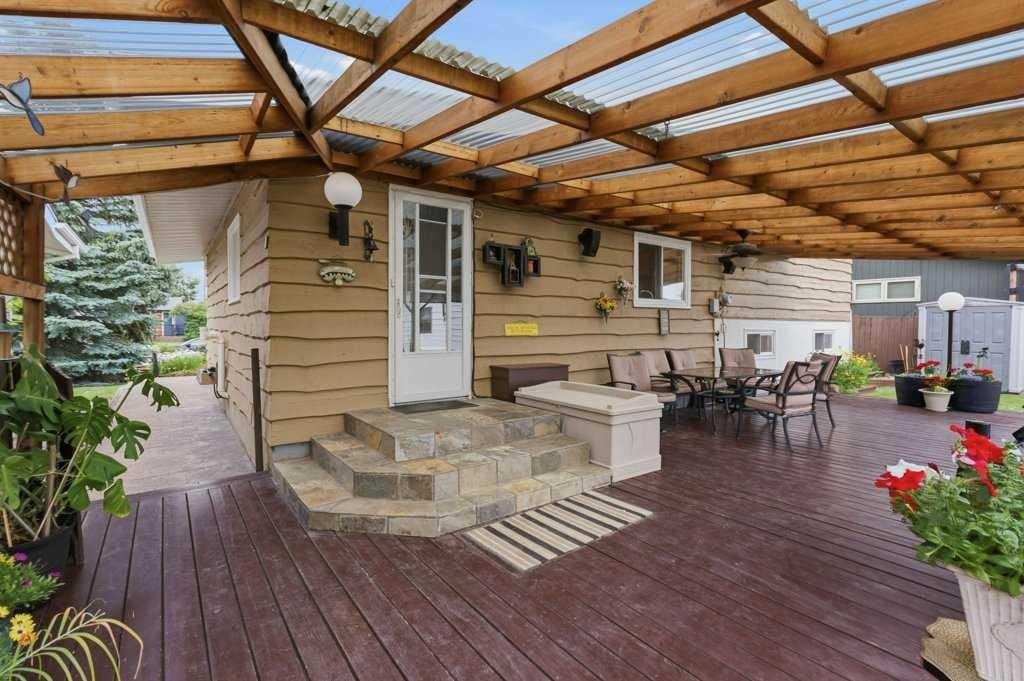 9511 Academy Drive Se, Calgary, AB - Outdoor With Deck Patio Veranda With Exterior