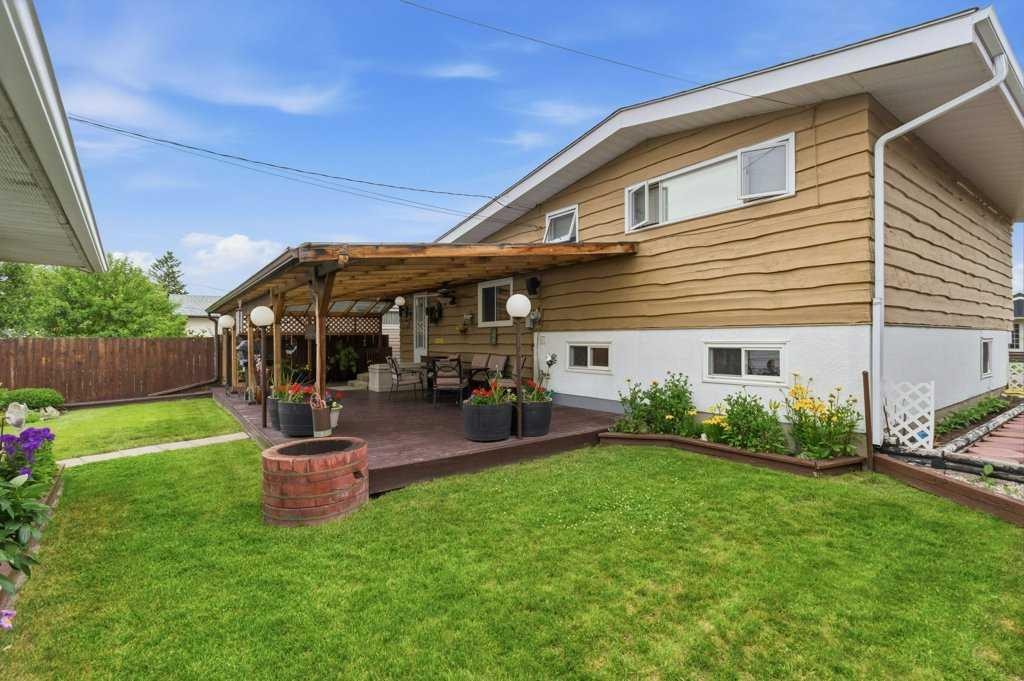 9511 Academy Drive Se, Calgary, AB - Outdoor