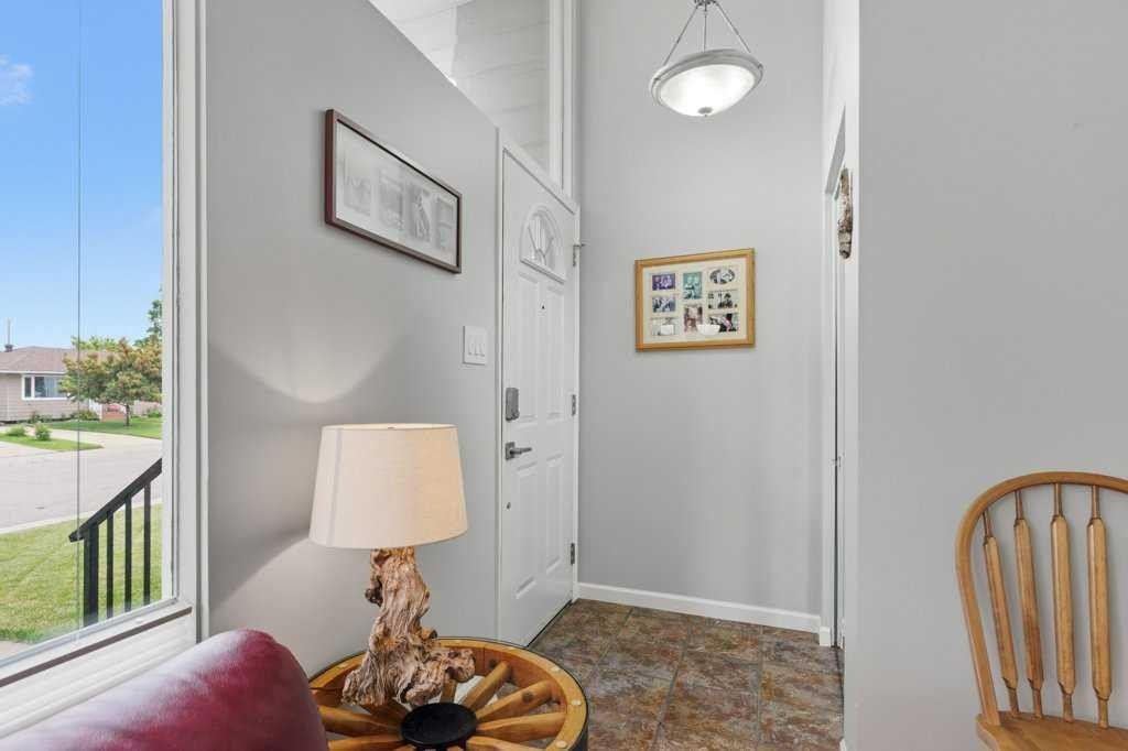 9511 Academy Drive Se, Calgary, AB - Indoor Photo Showing Other Room