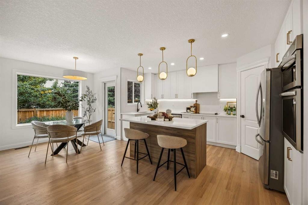 156 Strathridge Place Sw, Calgary, AB - Indoor