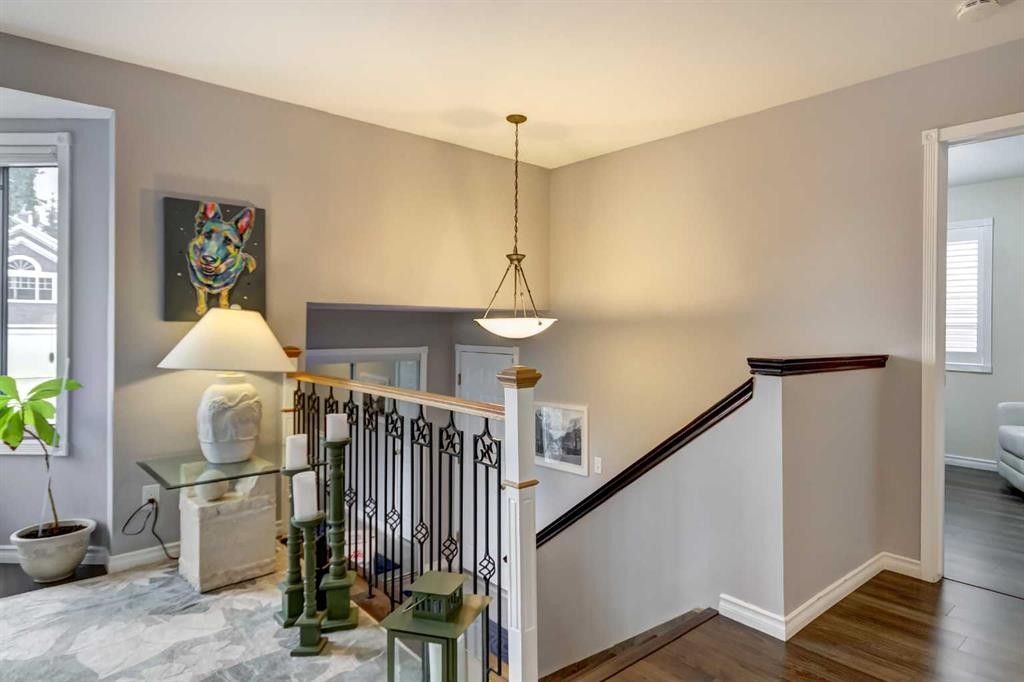 158 Somerset Close Sw, Calgary, AB - Indoor Photo Showing Other Room