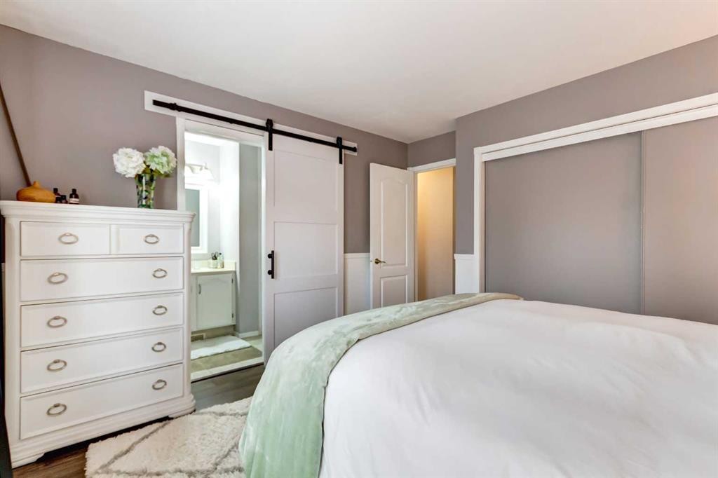 158 Somerset Close Sw, Calgary, AB - Indoor Photo Showing Bedroom
