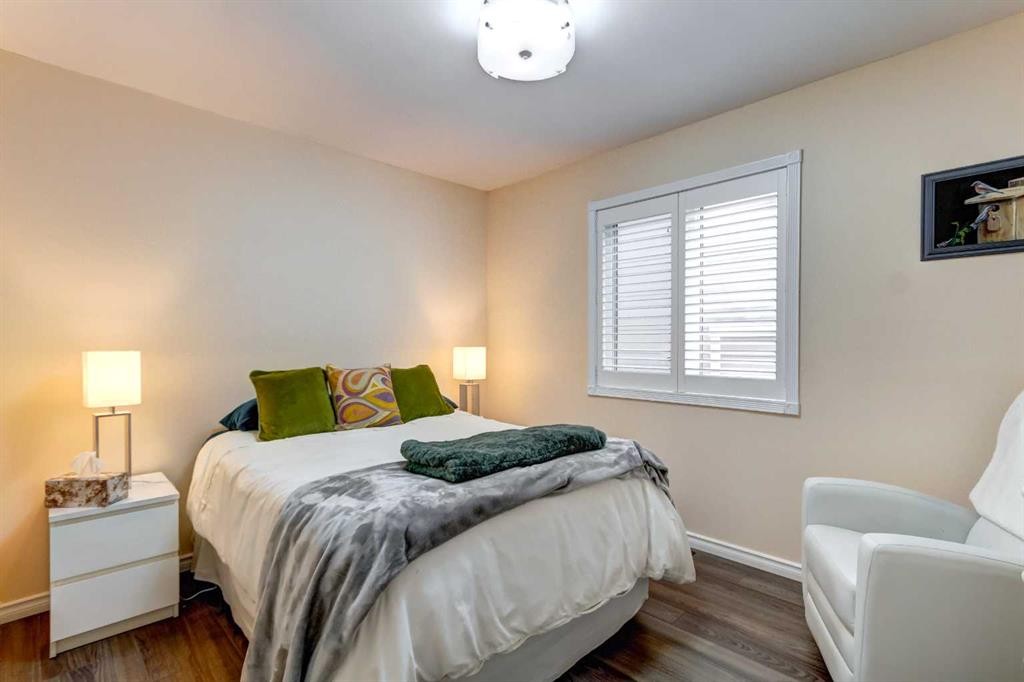 158 Somerset Close Sw, Calgary, AB - Indoor Photo Showing Bedroom