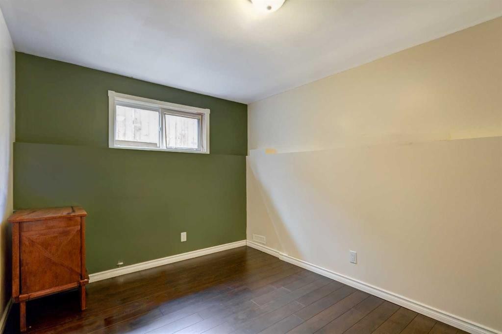 158 Somerset Close Sw, Calgary, AB - Indoor Photo Showing Other Room
