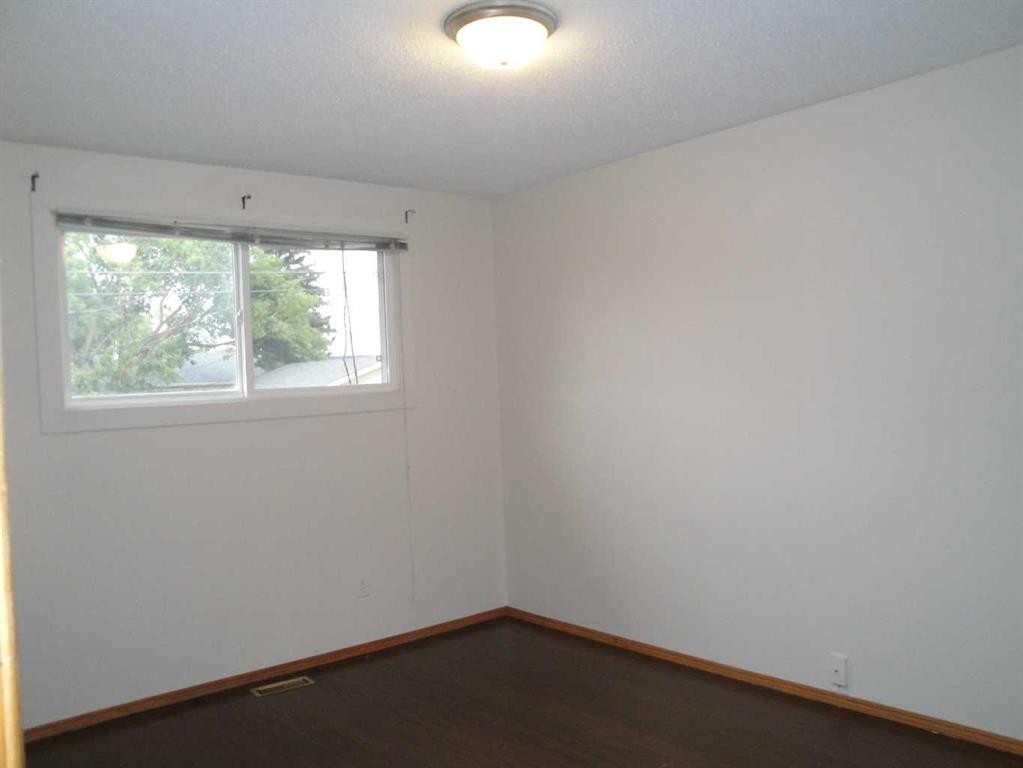 31 Huntford Road Ne, Calgary, AB - Indoor Photo Showing Other Room