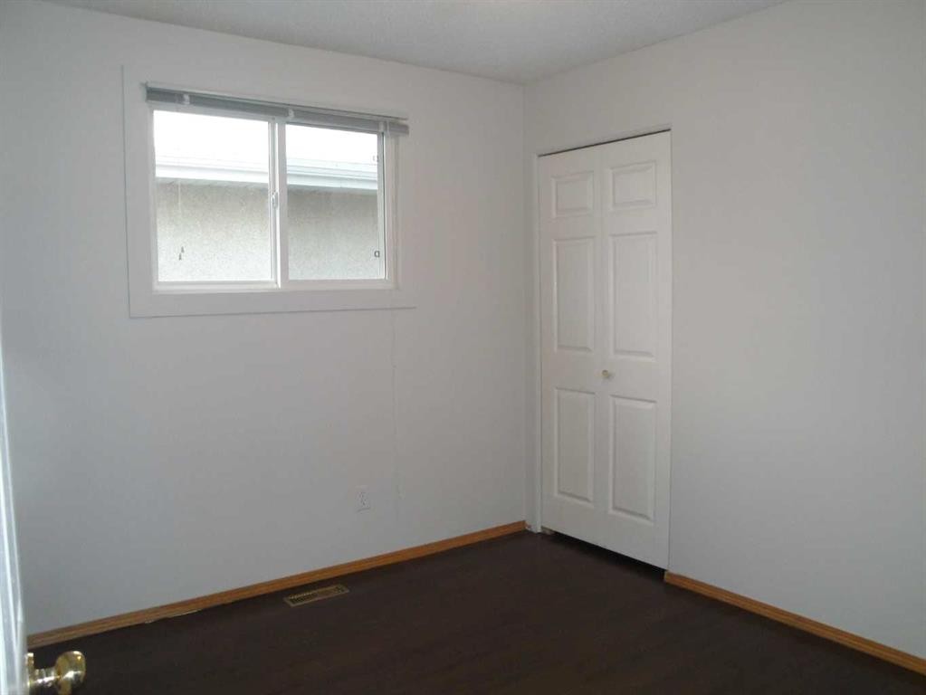 31 Huntford Road Ne, Calgary, AB - Indoor Photo Showing Other Room