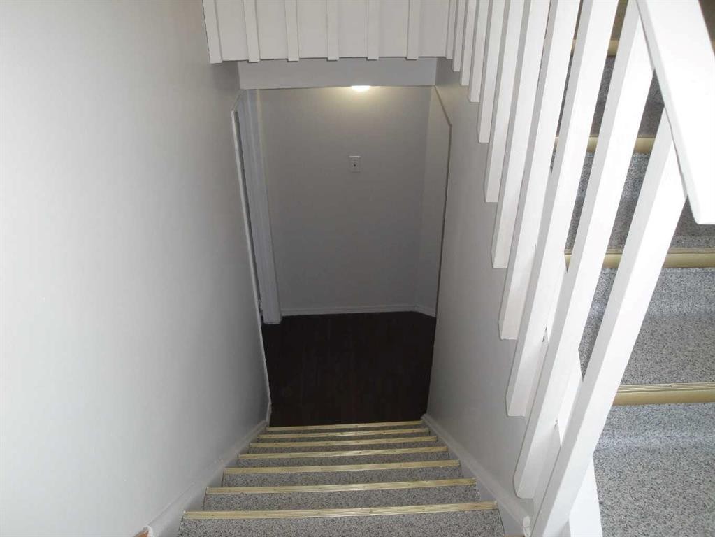 31 Huntford Road Ne, Calgary, AB - Indoor Photo Showing Other Room