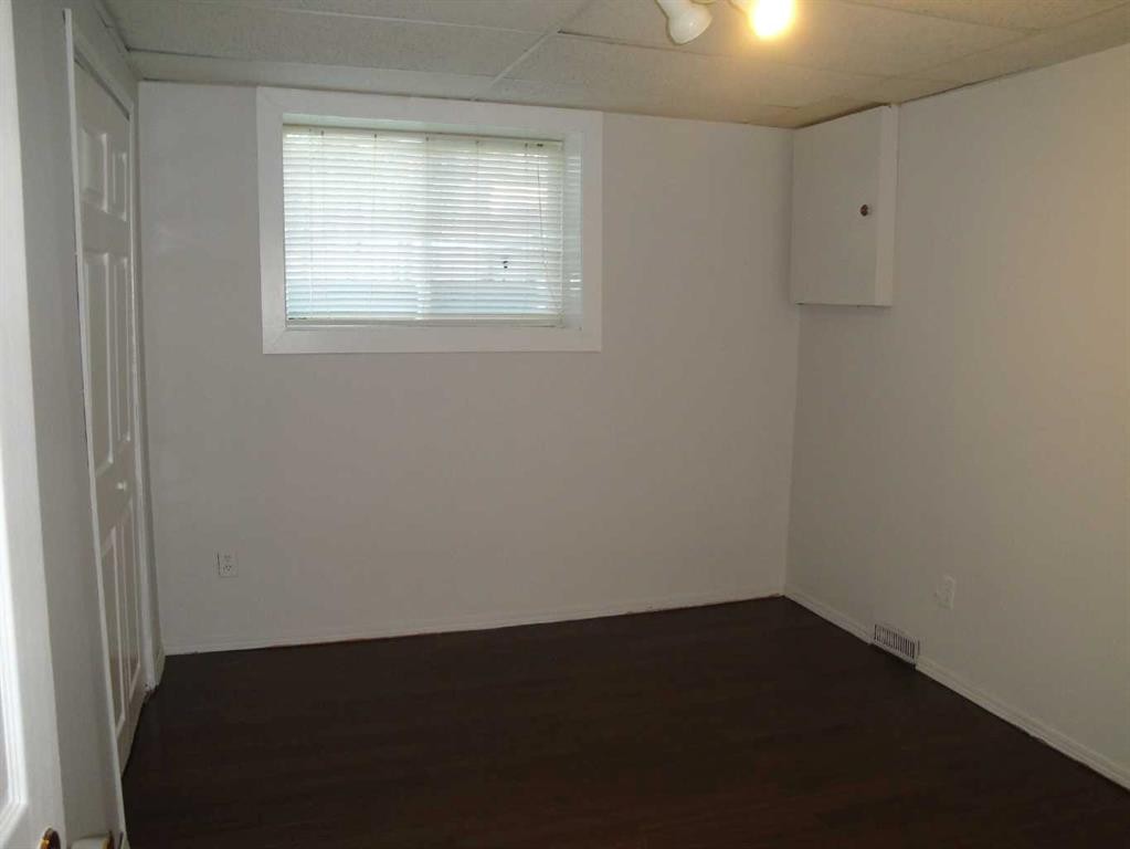 31 Huntford Road Ne, Calgary, AB - Indoor Photo Showing Other Room