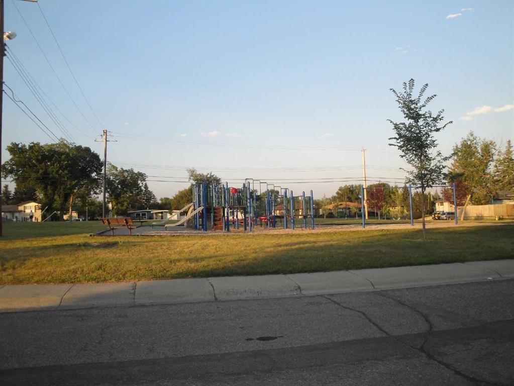 31 Huntford Road Ne, Calgary, AB - Outdoor With View