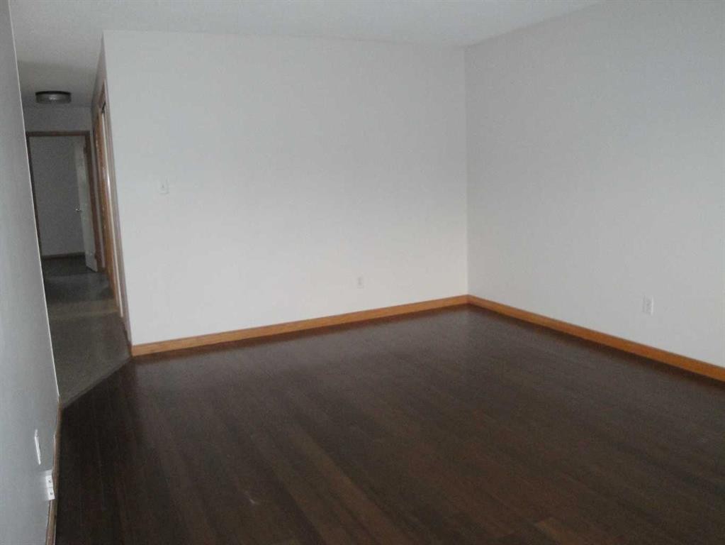 31 Huntford Road Ne, Calgary, AB - Indoor Photo Showing Other Room