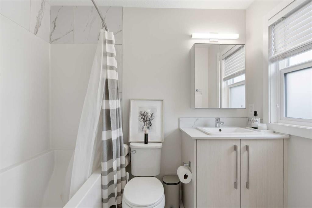 322-72 Cornerstone Manor Ne, Calgary, AB - Indoor Photo Showing Bathroom