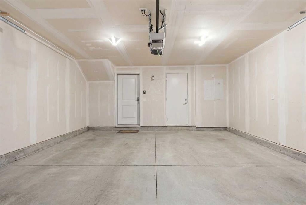 322-72 Cornerstone Manor Ne, Calgary, AB - Indoor Photo Showing Garage
