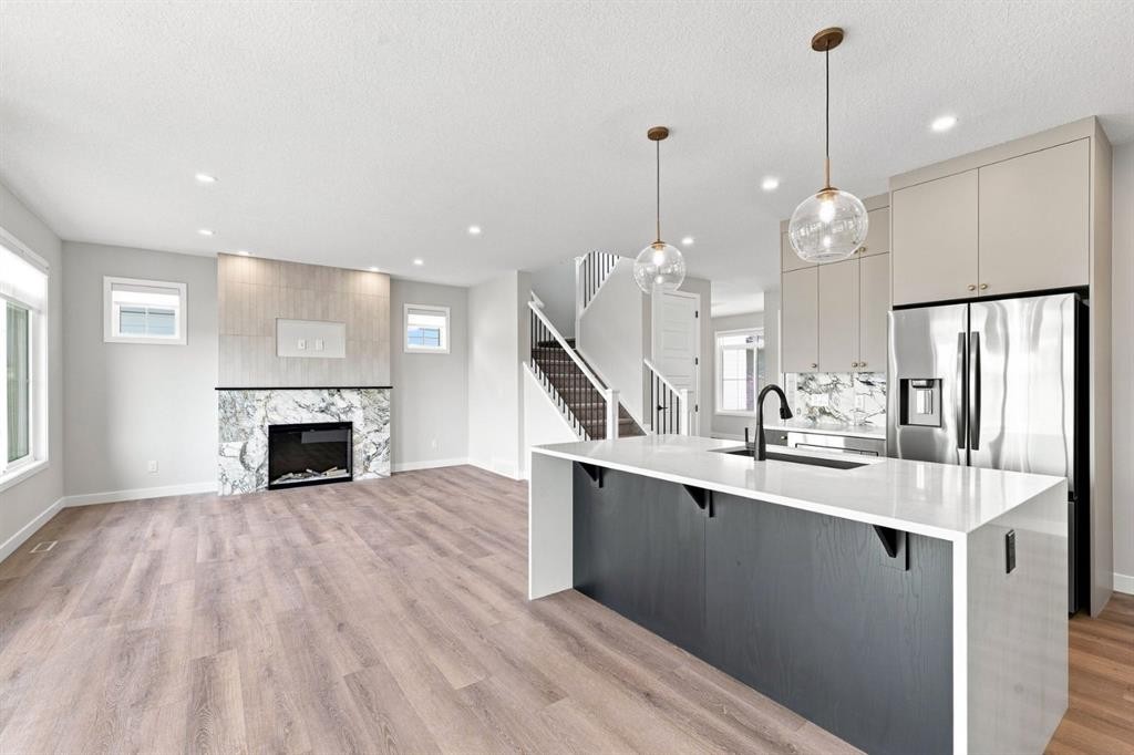 40 Fieldstone Close, Balzac, AB - Indoor Photo Showing Kitchen With Upgraded Kitchen