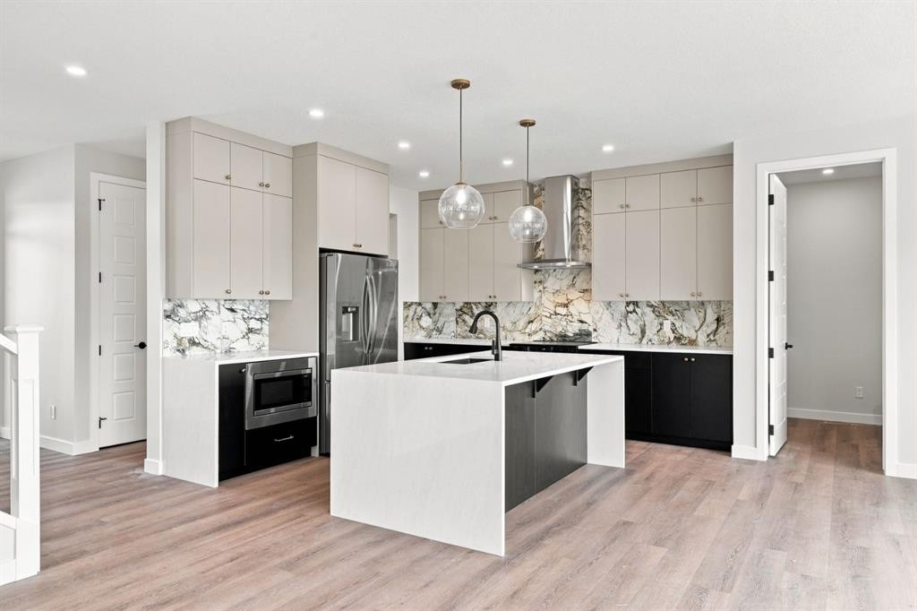 40 Fieldstone Close, Balzac, AB - Indoor Photo Showing Kitchen With Upgraded Kitchen