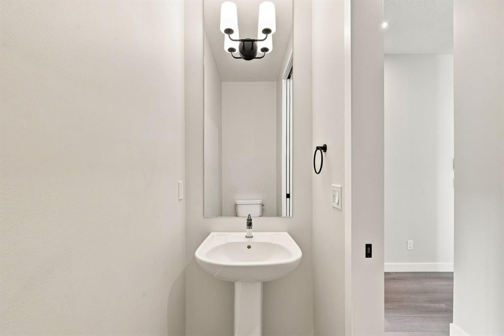 40 Fieldstone Close, Balzac, AB - Indoor Photo Showing Bathroom