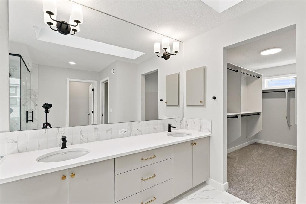 40 Fieldstone Close, Balzac, AB - Indoor Photo Showing Bathroom