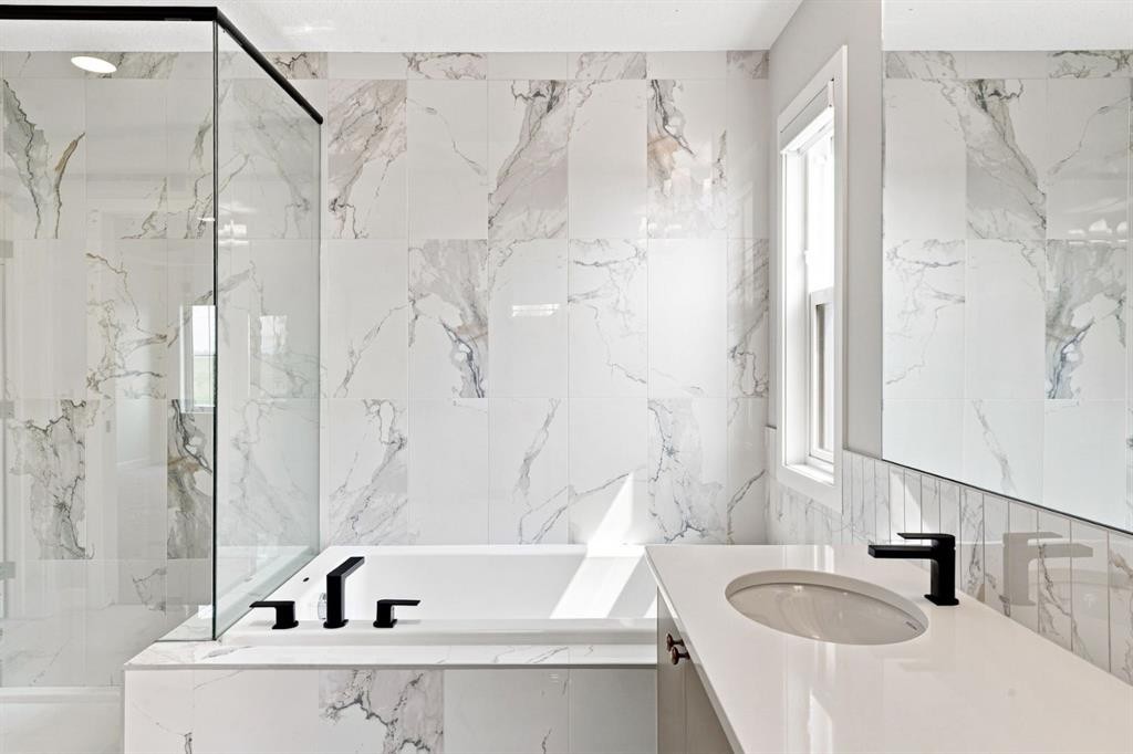 40 Fieldstone Close, Balzac, AB - Indoor Photo Showing Bathroom
