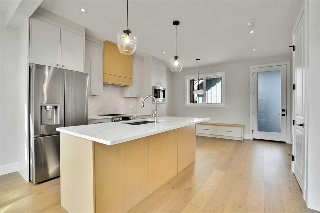 35 Cottageclub Lane, Rural Rocky View County, AB - Indoor Photo Showing Kitchen With Upgraded Kitchen