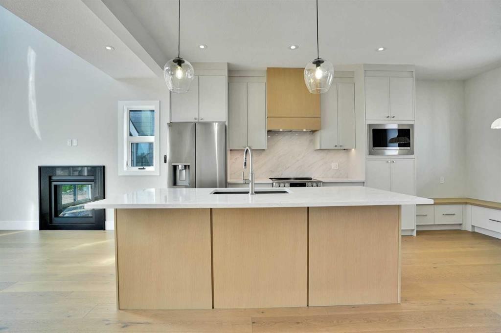 35 Cottageclub Lane, Rural Rocky View County, AB - Indoor Photo Showing Kitchen With Upgraded Kitchen